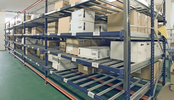 Полочные гравитационные стеллажи